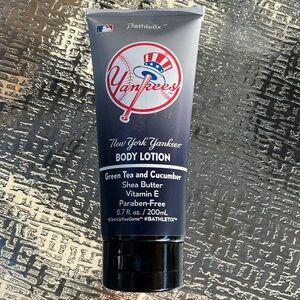 New York green tea ans cucumber shea butter vitamin E lotion